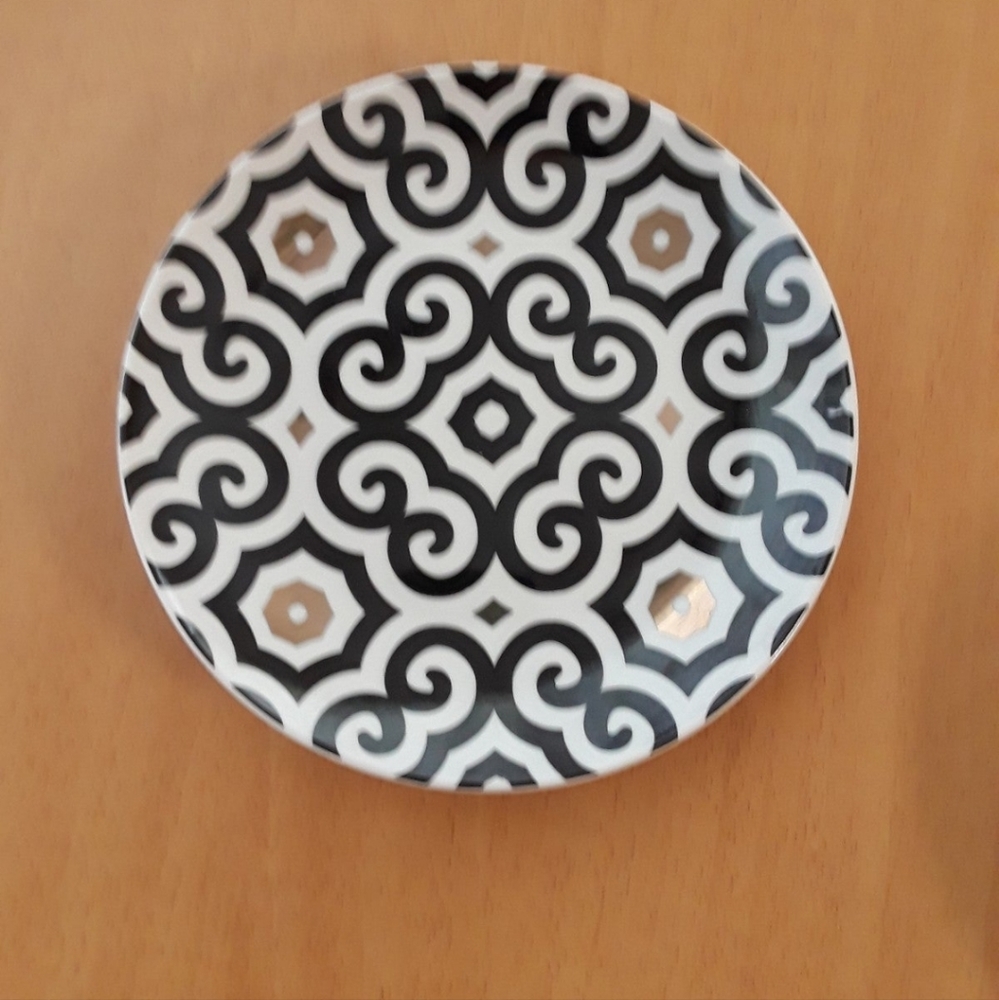 MACY'S DECORATIVE PLATES - Picture 3 of 5